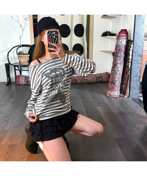 PORTERNA(ポルテナ)の「GRAPHIC STRIPE T-SHIRT-2COLOR(Tシャツ/カットソー・レディース・ブラック/ライトグレー・OS)」の2枚目の写真