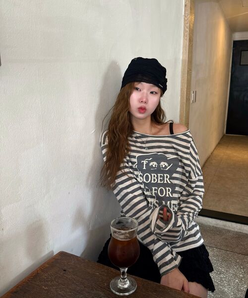 PORTERNA(ポルテナ)の「GRAPHIC STRIPE T-SHIRT-2COLOR(Tシャツ/カットソー・レディース・ブラック/ライトグレー・OS)」の12枚目の写真