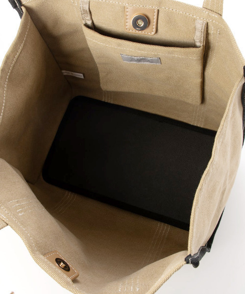 cache cache（カシュ カシュ）の「カシュカシュ cachecache / チャーム付キャンバストート（トートバッグ・レディース・ブラック/ベージュ/ブラウン・FREE）」の18枚目の写真