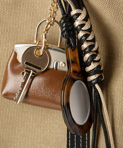 cache cache（カシュ カシュ）の「カシュカシュ cachecache / チャーム付キャンバストート（トートバッグ・レディース・ブラック/ベージュ/ブラウン・FREE）」の19枚目の写真
