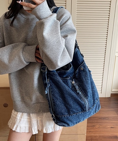 Teem Store(チームストア)の「【3色展開】デニム ビッグショルダーバッグ リュック(ショルダーバッグ・レディース・ライトブルー/ブラック/ダークブルー・F)」の3枚目の写真