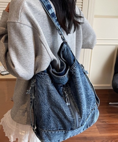 Teem Store(チームストア)の「【3色展開】デニム ビッグショルダーバッグ リュック(ショルダーバッグ・レディース・ライトブルー/ブラック/ダークブルー・F)」の2枚目の写真