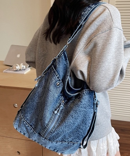 Teem Store(チームストア)の「【3色展開】デニム ビッグショルダーバッグ リュック(ショルダーバッグ・レディース・ライトブルー/ブラック/ダークブルー・F)」の9枚目の写真