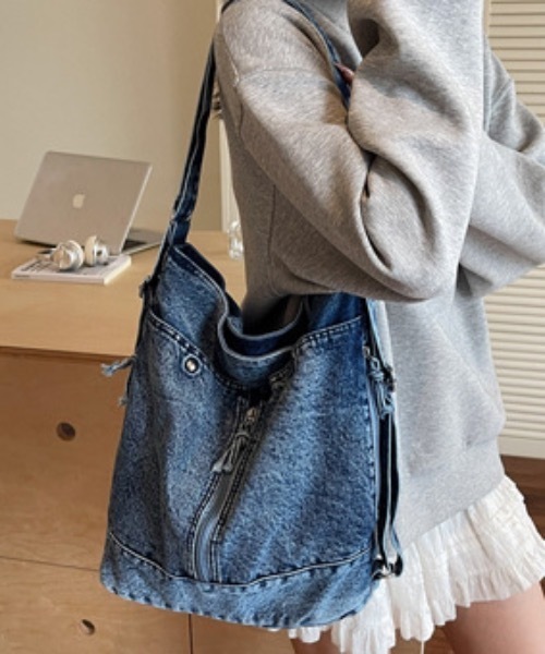 Teem Store(チームストア)の「【3色展開】デニム ビッグショルダーバッグ リュック(ショルダーバッグ・レディース・ライトブルー/ブラック/ダークブルー・F)」の10枚目の写真