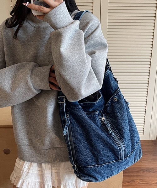Teem Store(チームストア)の「【3色展開】デニム ビッグショルダーバッグ リュック(ショルダーバッグ・レディース・ライトブルー/ブラック/ダークブルー・F)」の14枚目の写真