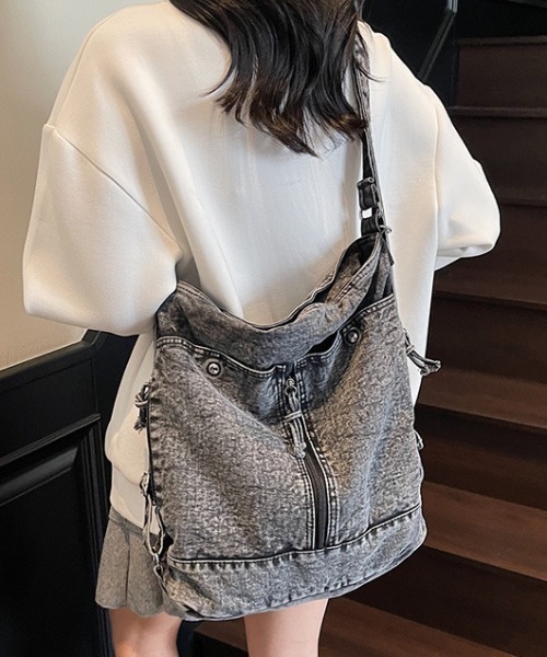 Teem Store(チームストア)の「【3色展開】デニム ビッグショルダーバッグ リュック(ショルダーバッグ・レディース・ライトブルー/ブラック/ダークブルー・F)」の5枚目の写真