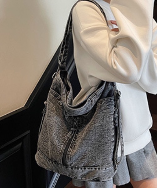 Teem Store(チームストア)の「【3色展開】デニム ビッグショルダーバッグ リュック(ショルダーバッグ・レディース・ライトブルー/ブラック/ダークブルー・F)」の4枚目の写真
