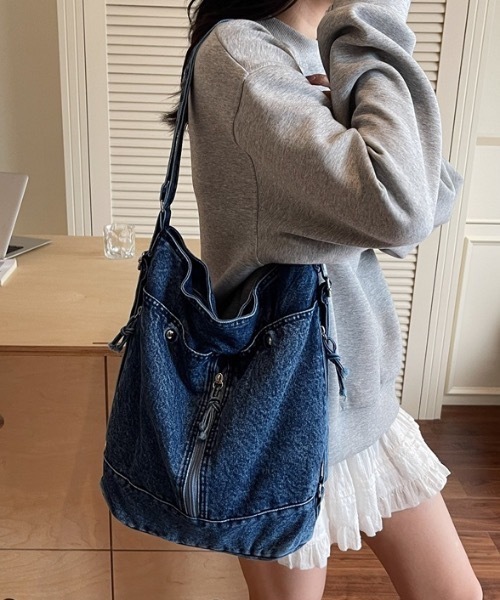 Teem Store(チームストア)の「【3色展開】デニム ビッグショルダーバッグ リュック(ショルダーバッグ・レディース・ライトブルー/ブラック/ダークブルー・F)」の16枚目の写真