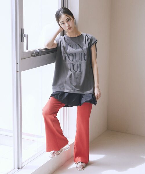 earth music&ecology（アースミュージックアンドエコロジー）の「フレンチスリーブプリントTシャツ（Tシャツ/カットソー・レディース・オフホワイト/チャコールグレー/レッド・FREE）」の20枚目の写真