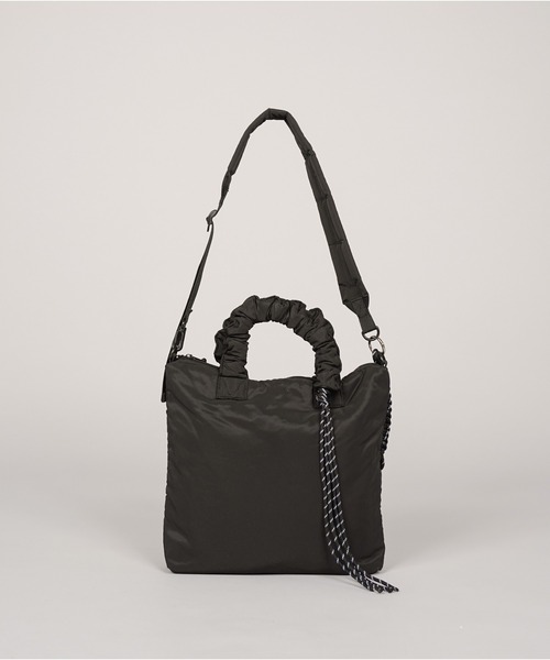 MAISON SPECIAL（メゾンスペシャル）の「《UNISEX》【THEATRE PRODUCTS】Collaboration Multiway Puffer Small Tote Bag/シアタープロダクツコラボレーションマルチウェイパファースモールトートバッグ【MAISON SPECIAL/メゾンスペシャル】（ショルダーバッグ・メンズ・ブラック/グレイッシュベージュ・FREE）」の7枚目の写真