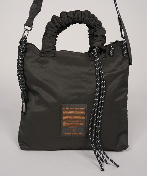 MAISON SPECIAL（メゾンスペシャル）の「《UNISEX》【THEATRE PRODUCTS】Collaboration Multiway Puffer Small Tote Bag/シアタープロダクツコラボレーションマルチウェイパファースモールトートバッグ【MAISON SPECIAL/メゾンスペシャル】（ショルダーバッグ・メンズ・ブラック/グレイッシュベージュ・FREE）」の8枚目の写真