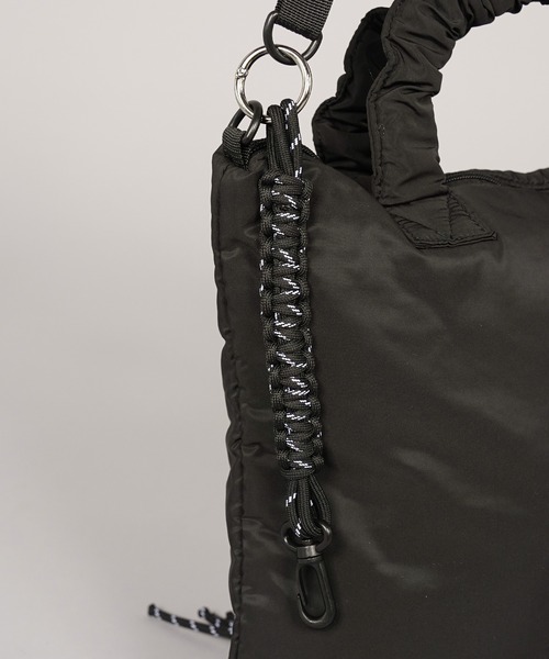 MAISON SPECIAL（メゾンスペシャル）の「《UNISEX》【THEATRE PRODUCTS】Collaboration Multiway Puffer Small Tote Bag/シアタープロダクツコラボレーションマルチウェイパファースモールトートバッグ【MAISON SPECIAL/メゾンスペシャル】（ショルダーバッグ・メンズ・ブラック/グレイッシュベージュ・FREE）」の11枚目の写真
