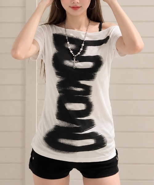 DIAVEL(ディアベル)の「2wayオフショル半袖トップス/ブラッシュプリントデザイン Tシャツ(Tシャツ/カットソー・レディース・ホワイト/ブラック・M)」の10枚目の写真