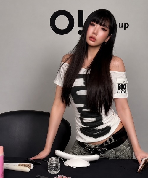 DIAVEL(ディアベル)の「2wayオフショル半袖トップス/ブラッシュプリントデザイン Tシャツ(Tシャツ/カットソー・レディース・ホワイト/ブラック・M)」の17枚目の写真