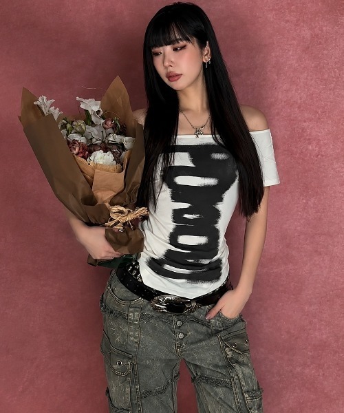 DIAVEL(ディアベル)の「2wayオフショル半袖トップス/ブラッシュプリントデザイン Tシャツ(Tシャツ/カットソー・レディース・ホワイト/ブラック・M)」の19枚目の写真