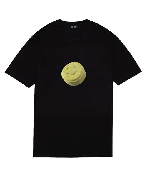 BORN SLIPPY(ボーンスリッピー)の「Smile Candy(Yellow) T-shirt (Black)(Tシャツ/カットソー・レディース・その他・FREE)」の1枚目の写真