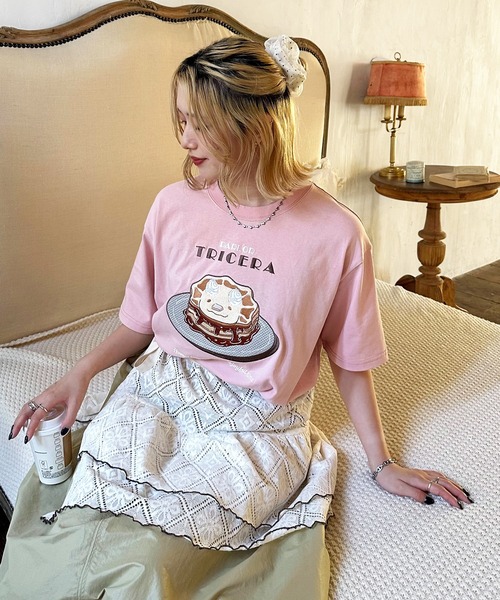 DOUBLE NAME（ダブルネーム）の「PARLOR刺しゅうTEE（パンケーキ）（Tシャツ/カットソー・レディース・イエロー/ブラック系/オフホワイト/ピンク・FREE）」の4枚目の写真