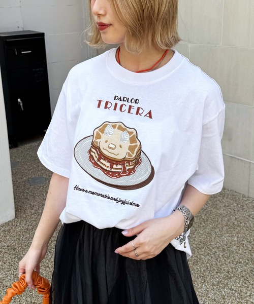 DOUBLE NAME(ダブルネーム)の「PARLOR刺しゅうTEE(パンケーキ)(Tシャツ/カットソー・レディース・イエロー/ブラック系/オフホワイト・FREE)」の4枚目の写真