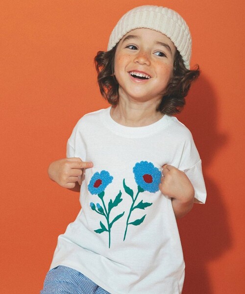 aBity select(アビティセレクト)の「【aBity select./アビティセレクト】サガラ刺繍フラワー半袖Tシャツ(Tシャツ/カットソー・キッズ・オフホワイト/マスタード/ブルー・130/110/100/120/90)」の1枚目の写真