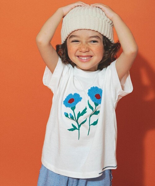 aBity select(アビティセレクト)の「【aBity select./アビティセレクト】サガラ刺繍フラワー半袖Tシャツ(Tシャツ/カットソー・キッズ・オフホワイト/マスタード/ブルー・130/110/100/120/90)」の5枚目の写真
