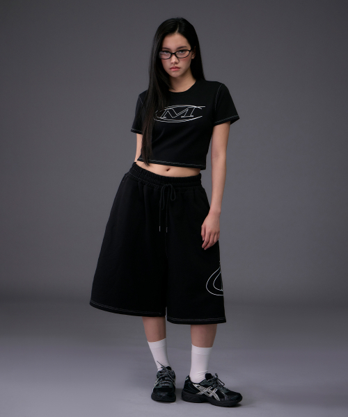 MIHAK(ミハク)の「ストロークロゴステッチクロップTシャツ (ブラック)(Tシャツ/カットソー・レディース・その他・1/2)」の2枚目の写真