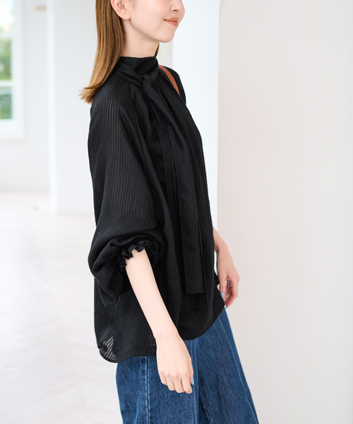 U by SPICK&SPAN(ユーバイスピックアンドスパン)の「シアーストライプ2WAYボウタイブラウス(シャツ/ブラウス・レディース・ブラック/ホワイト・FREE)」の10枚目の写真