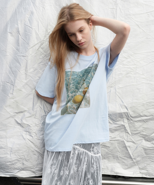 LEVAR（レバー）の「Moment Graphic T-shirt - Polar Sky-Blue（Tシャツ/カットソー・レディース・その他・FREE）」の2枚目の写真