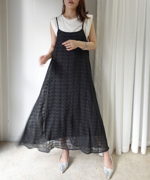 CORNERS(コーナーズ)の「花柄プリントシアーチェックキャミワンピース(ワンピース・レディース・ブラック/オフホワイト・M)」の2枚目の写真