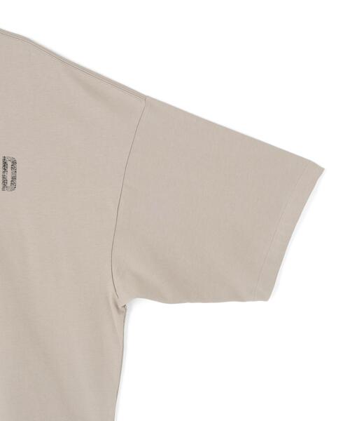 FOG ESSENTIALS（エフオージーエッセンシャルズ）の「Fear of God ESSENTIALS/FOG エッセンシャルズ/MERCH TEE（Tシャツ/カットソー・メンズ・アイボリー/ブルー/グレー・S/L/M）」の9枚目の写真