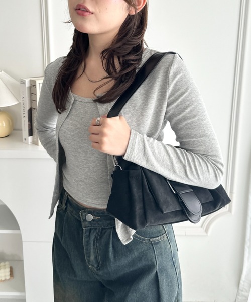 CLEA(クレア)の「ベルト付きスエードハンドショルダーバッグ(ハンドバッグ・レディース・ブラック/ブラウン/ダークブラウン・FREE)」の4枚目の写真