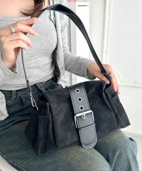 CLEA(クレア)の「ベルト付きスエードハンドショルダーバッグ(ハンドバッグ・レディース・ブラック/ブラウン/ダークブラウン・FREE)」の5枚目の写真