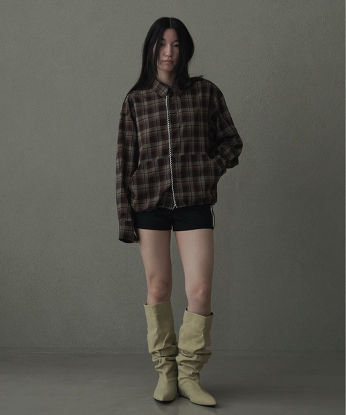 FEKETE(フェケテ)の「back zip-up compact shorts / タイトショートパンツ(その他パンツ・レディース・ブラック/ミント/ネイビー・LARGE/MEDIUM/SMALL)」の4枚目の写真