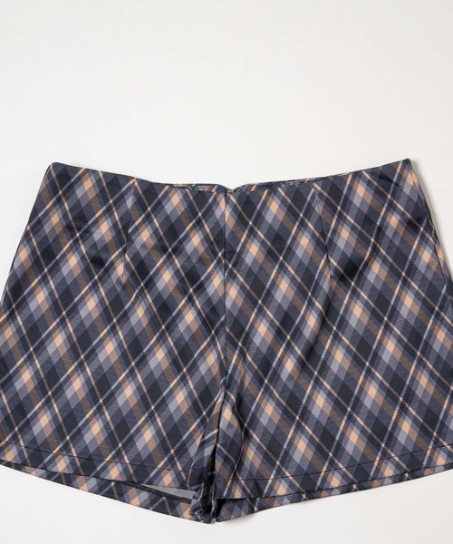 FEKETE(フェケテ)の「back zip-up compact shorts / タイトショートパンツ(その他パンツ・レディース・ブラック/ミント/ネイビー・LARGE/MEDIUM/SMALL)」の17枚目の写真