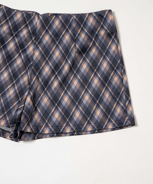 FEKETE(フェケテ)の「back zip-up compact shorts / タイトショートパンツ(その他パンツ・レディース・ブラック/ミント/ネイビー・LARGE/MEDIUM/SMALL)」の16枚目の写真
