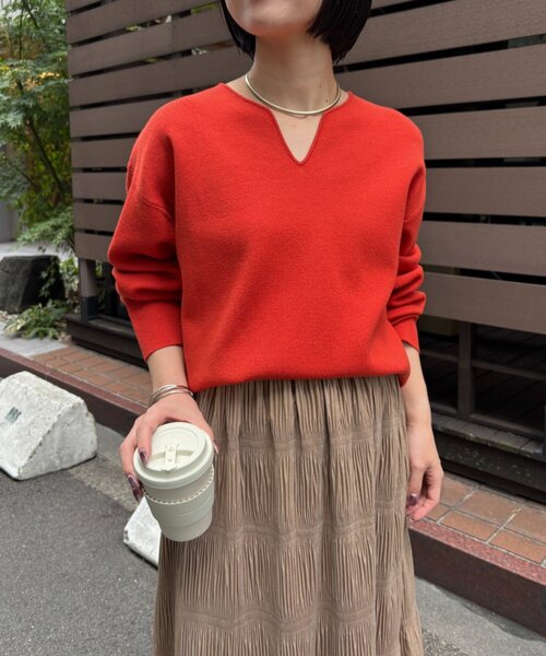 Jena espace merveilleux（ジェナ　エスパスメルヴェイユ）の「ジャガードVネックニット（ニット/セーター・レディース・チャコールグレー/オレンジ/グレー・FREE）」の3枚目の写真