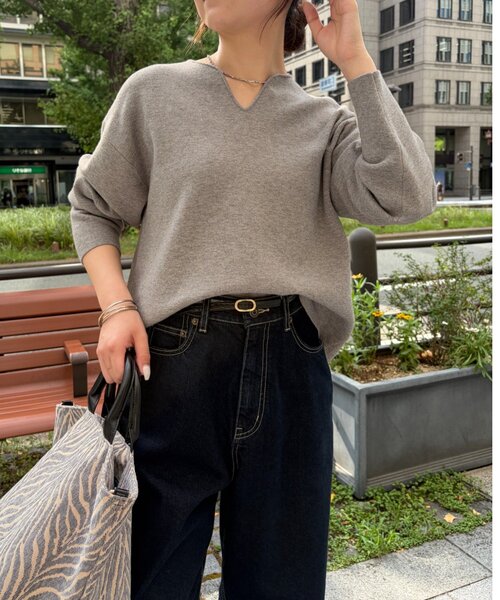 Jena espace merveilleux（ジェナ　エスパスメルヴェイユ）の「ジャガードVネックニット（ニット/セーター・レディース・チャコールグレー/オレンジ/グレー・FREE）」の6枚目の写真