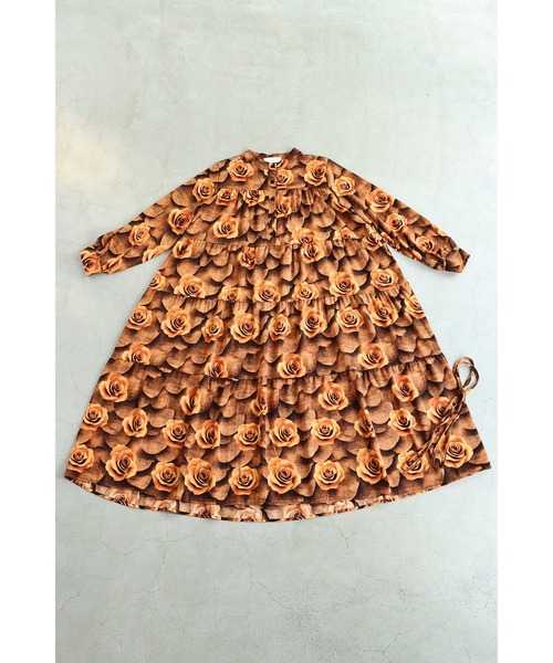 cawaii(カワイイ)の「琥珀色のバラ咲くロングワンピース(紐ベルト付き)(ワンピース・レディース・オレンジ・FREE)」の15枚目の写真