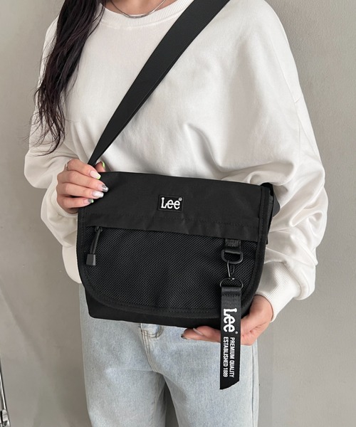Lee(リー)の「Lee.撥水ポリエステル フラップショルダーバッグ.ミニショルダー(ショルダーバッグ・レディース・ブラック×グリーン/ブラック×ブラック/ブラック×ピンク/ブラック×パープル/ブラック×ホワイト・FREE)」の1枚目の写真