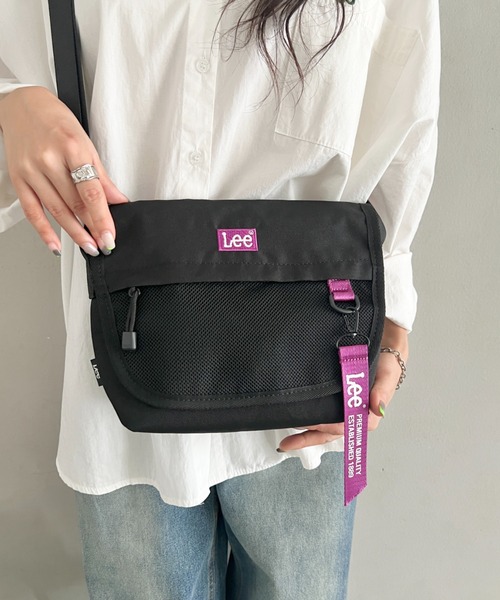 Lee(リー)の「Lee.撥水ポリエステル フラップショルダーバッグ.ミニショルダー(ショルダーバッグ・レディース・ブラック×グリーン/ブラック×ブラック/ブラック×ピンク/ブラック×パープル/ブラック×ホワイト・FREE)」の3枚目の写真