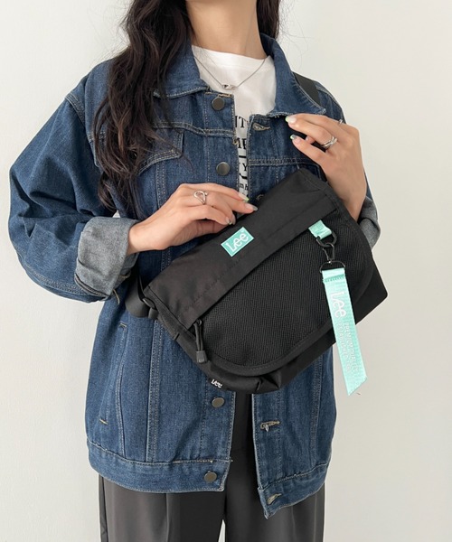 Lee(リー)の「Lee.撥水ポリエステル フラップショルダーバッグ.ミニショルダー(ショルダーバッグ・レディース・ブラック×グリーン/ブラック×ブラック/ブラック×ピンク/ブラック×パープル/ブラック×ホワイト・FREE)」の4枚目の写真