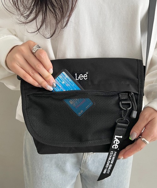 Lee(リー)の「Lee.撥水ポリエステル フラップショルダーバッグ.ミニショルダー(ショルダーバッグ・レディース・ブラック×グリーン/ブラック×ブラック/ブラック×ピンク/ブラック×パープル/ブラック×ホワイト・FREE)」の10枚目の写真