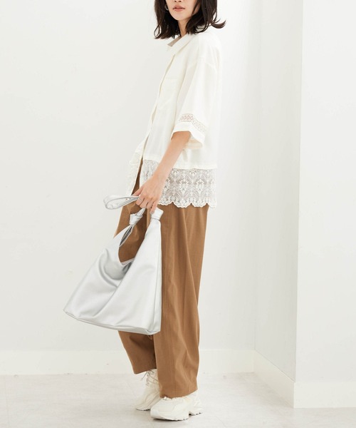 BELLUNA PLUS（ベルーナ）の「袖＆裾レースデザインブラウス（シャツ/ブラウス・レディース・ネイビー/アイボリー・LARGE/MEDIUM/X-LARGE）」の5枚目の写真