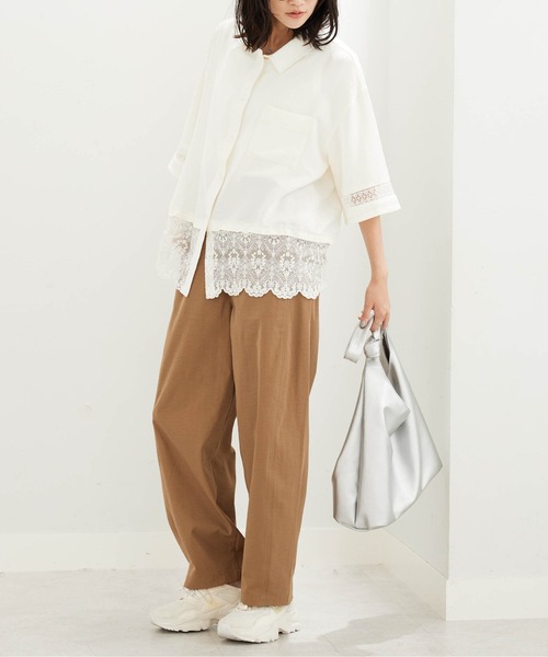 BELLUNA PLUS（ベルーナ）の「袖＆裾レースデザインブラウス（シャツ/ブラウス・レディース・ネイビー/アイボリー・LARGE/MEDIUM/X-LARGE）」の4枚目の写真