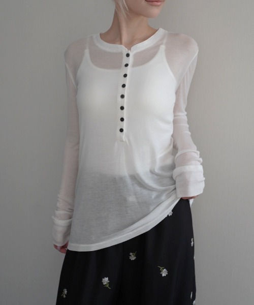 Rashik(ラシク)の「【Rashik】ヘンリーネックシアートップス(Tシャツ/カットソー・レディース・グレー/ホワイト/ブラック/ピンク・FREE)」の1枚目の写真