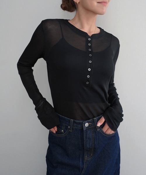 Rashik(ラシク)の「【Rashik】ヘンリーネックシアートップス(Tシャツ/カットソー・レディース・グレー/ホワイト/ブラック/ピンク・FREE)」の2枚目の写真