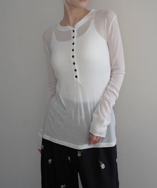 Rashik(ラシク)の「【Rashik】ヘンリーネックシアートップス(Tシャツ/カットソー・レディース・グレー/ホワイト/ブラック/ピンク・FREE)」の5枚目の写真