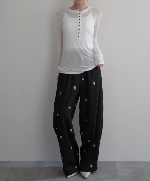 Rashik(ラシク)の「【Rashik】ヘンリーネックシアートップス(Tシャツ/カットソー・レディース・グレー/ホワイト/ブラック/ピンク・FREE)」の6枚目の写真