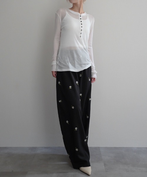 Rashik(ラシク)の「【Rashik】ヘンリーネックシアートップス(Tシャツ/カットソー・レディース・グレー/ホワイト/ブラック/ピンク・FREE)」の7枚目の写真