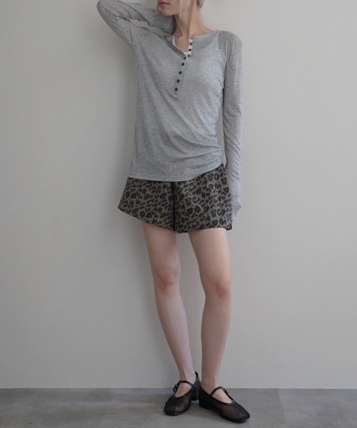 Rashik(ラシク)の「【Rashik】ヘンリーネックシアートップス(Tシャツ/カットソー・レディース・グレー/ホワイト/ブラック/ピンク・FREE)」の17枚目の写真