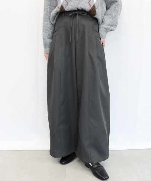 BONLECILL（ボンルシール）の「タックデザインストレッチコクーンパンツ（その他パンツ・レディース・ブラック/グレー・M/L）」の2枚目の写真